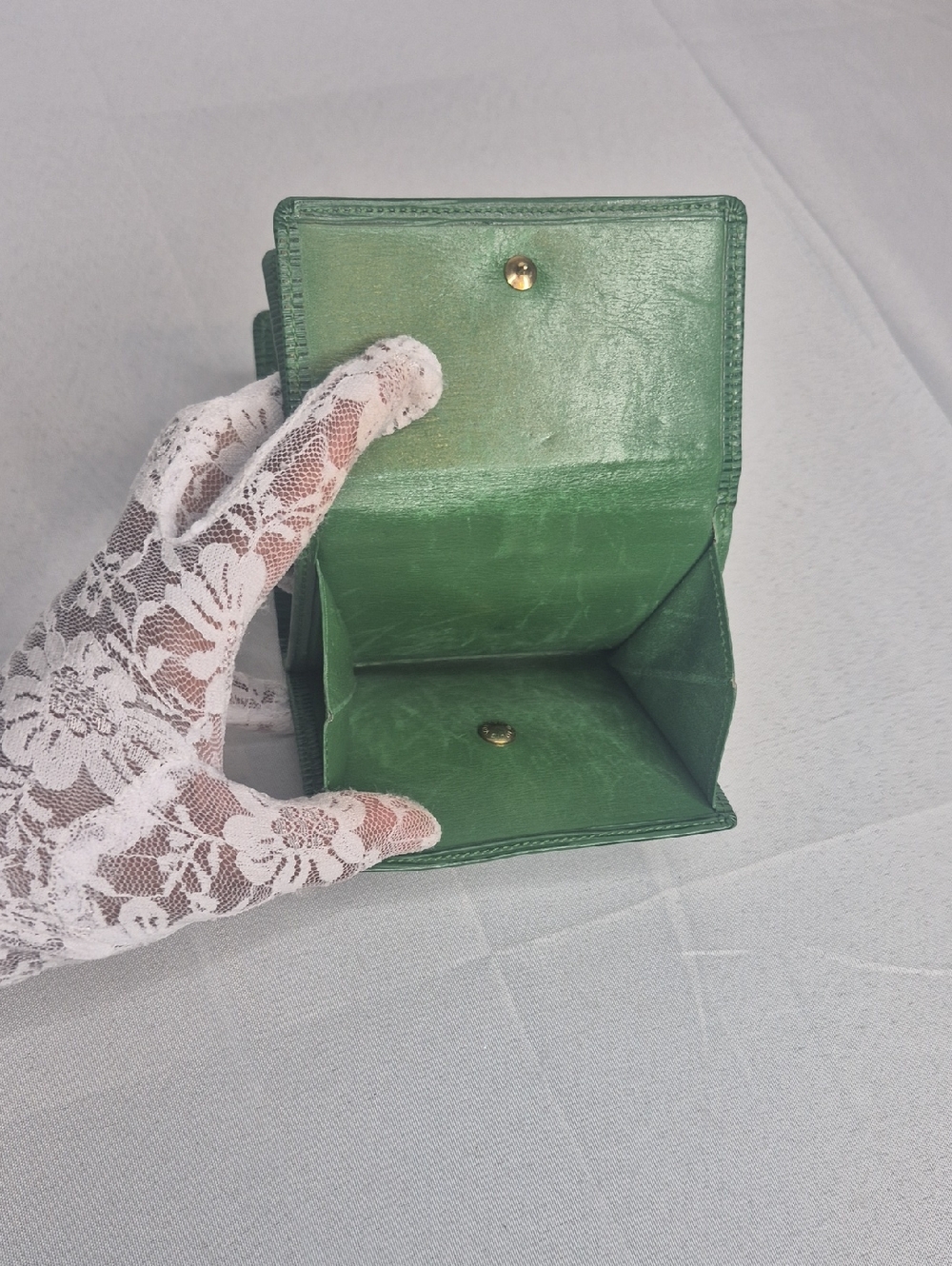Louis Vuitton EPI Green Trifold Wallet - Picture 9 of 17